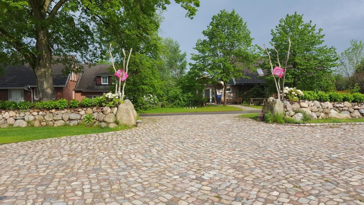 Kunst Pension Frahm Basthorst  Exterior photo